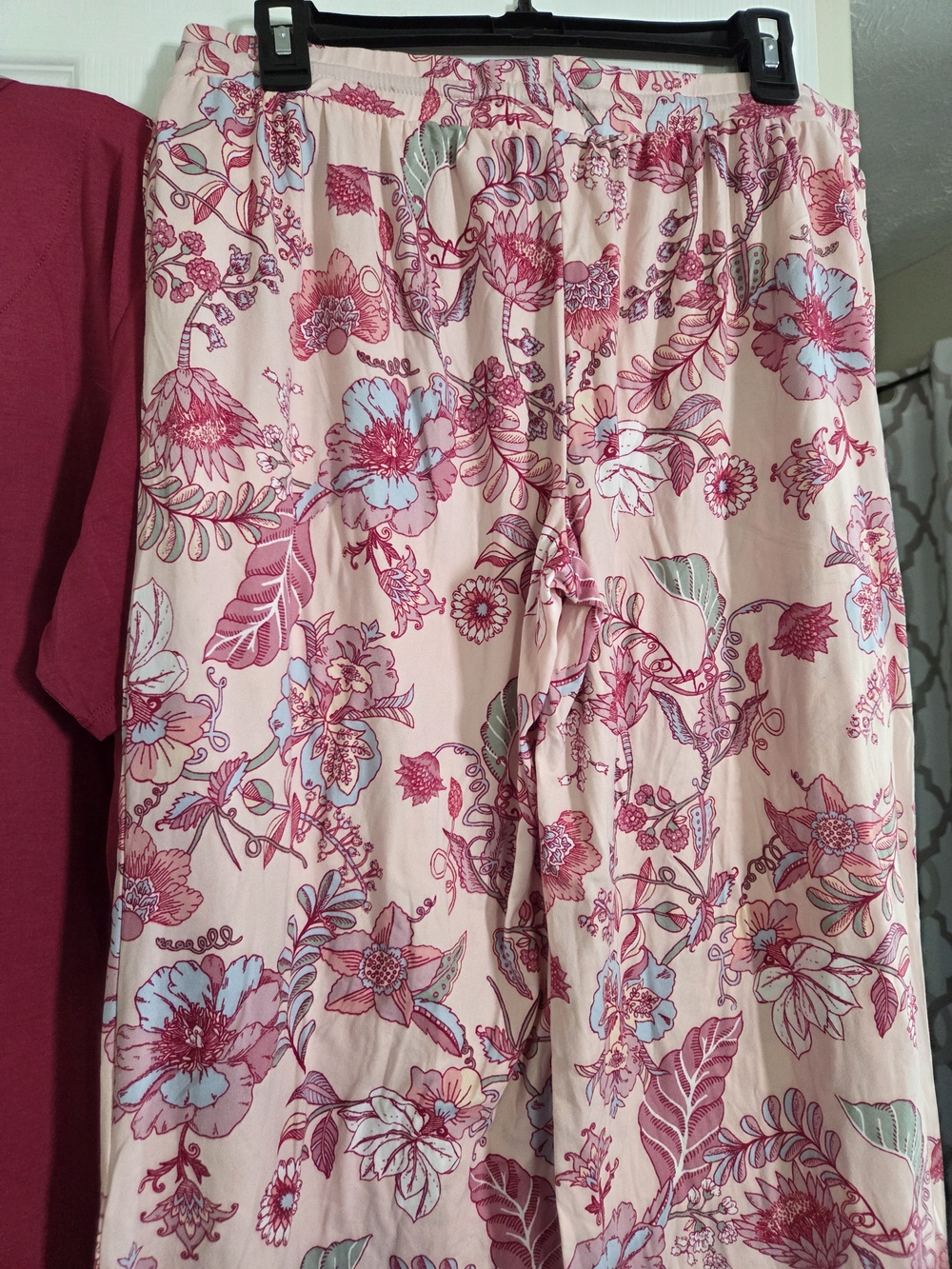 Flora Nikrooz Raspberry Short-Sleeve Top & Blush Floral Pajama Capri Pants NWT - Picture 6 of 8